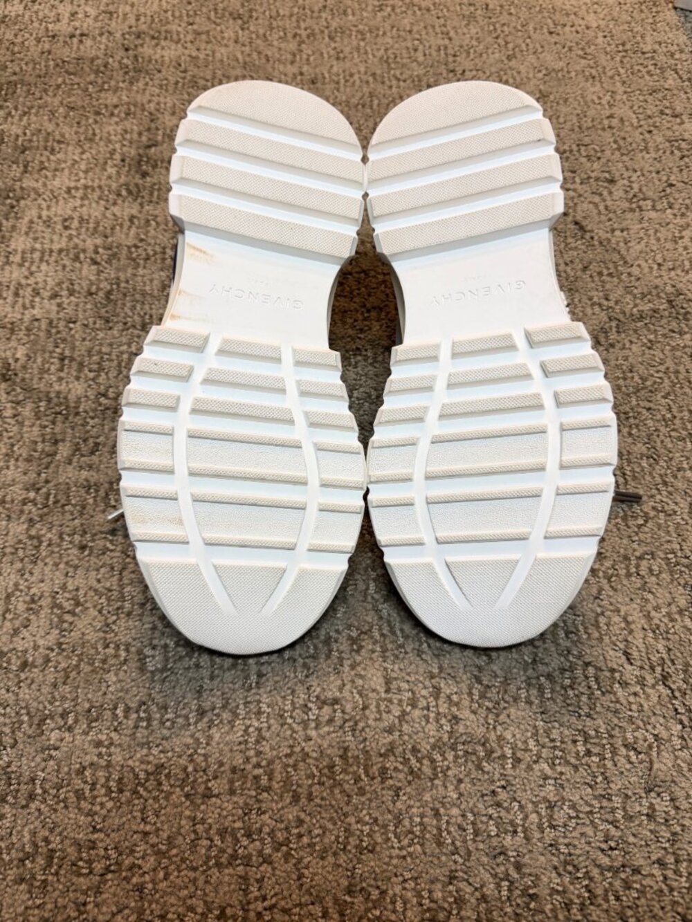 Givenchy Men's Spectre runner sneakers in synthetic leather and suede - Size 44 - Picture 11 of 16